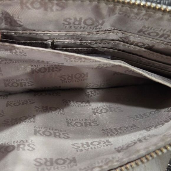 🐢 Michael Kors Snakeskin Clutch. - Picture 4 of 13